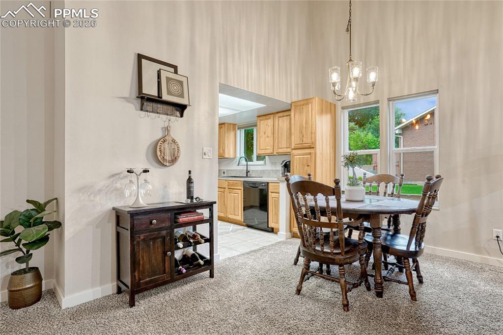 Image 3 of 38: Dining Area