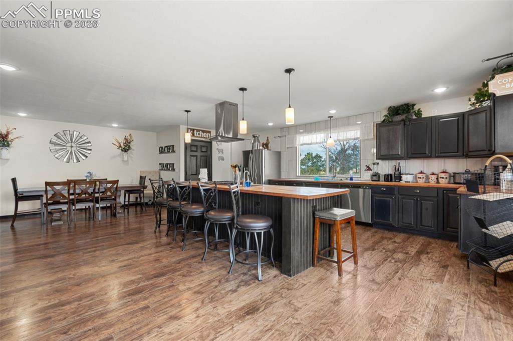 Image 10 of 35: Kitchen