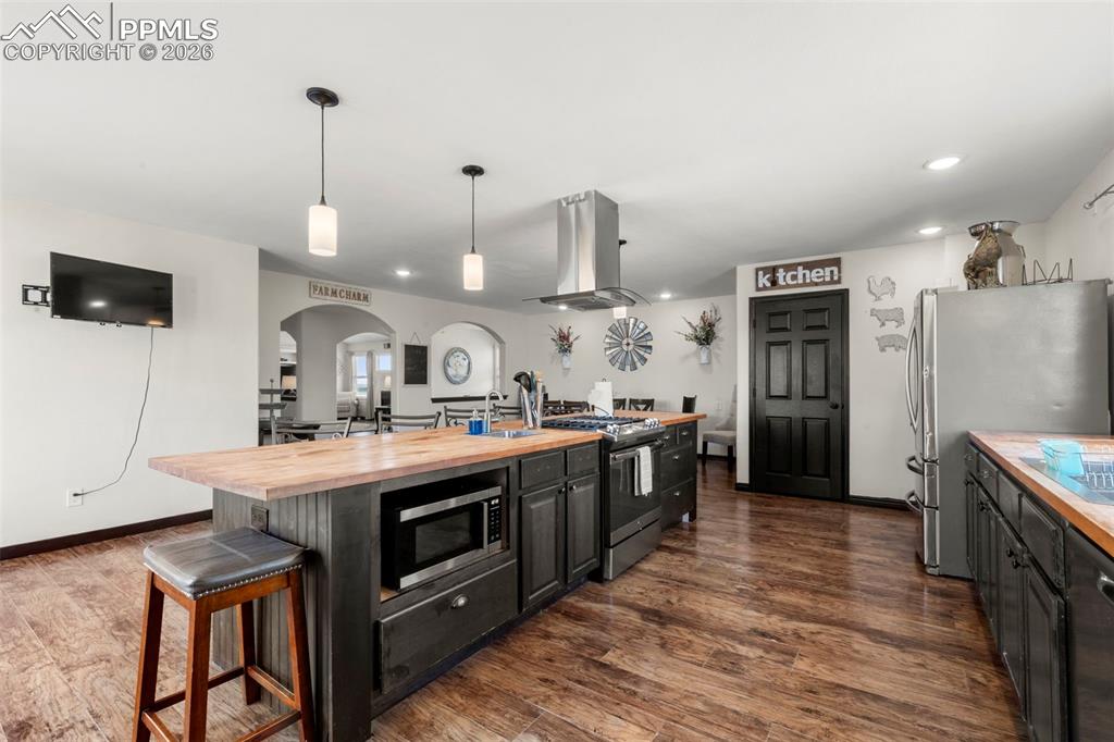 Image 12 of 35: Kitchen