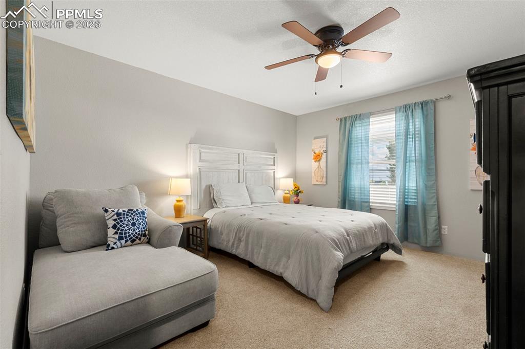 Image 13 of 35: Bedroom