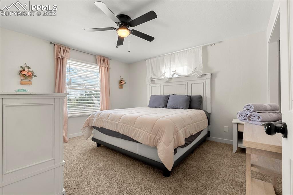 Image 14 of 35: Bedroom