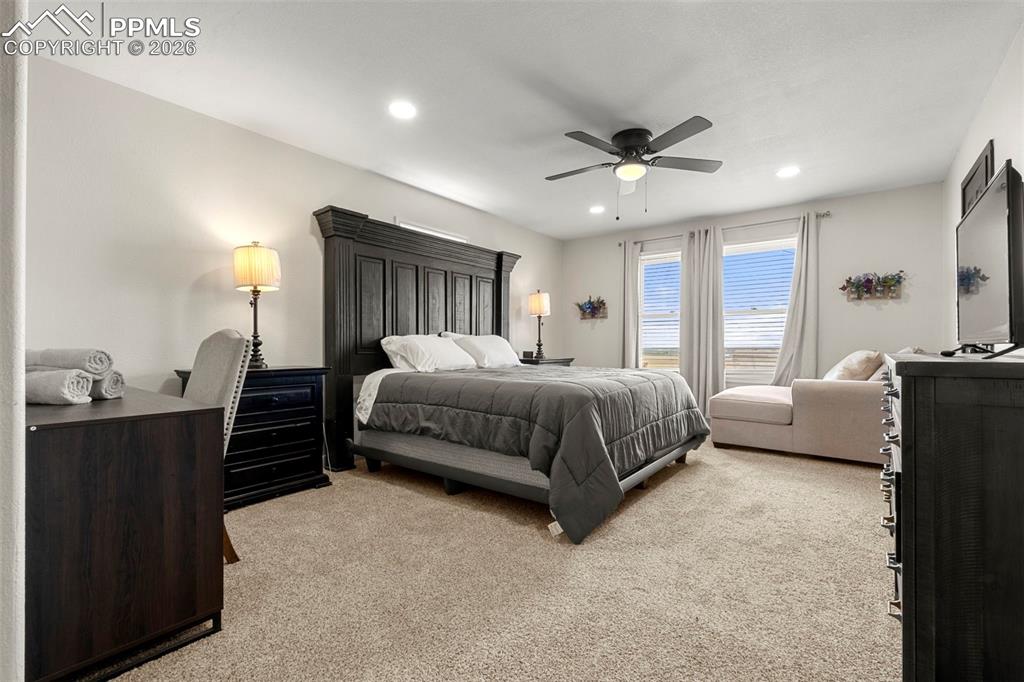 Image 15 of 35: Bedroom