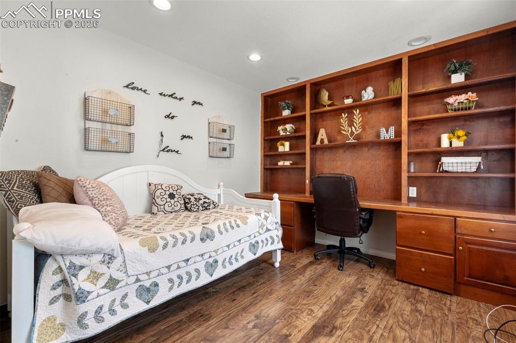 Image 4 of 35: Bedroom