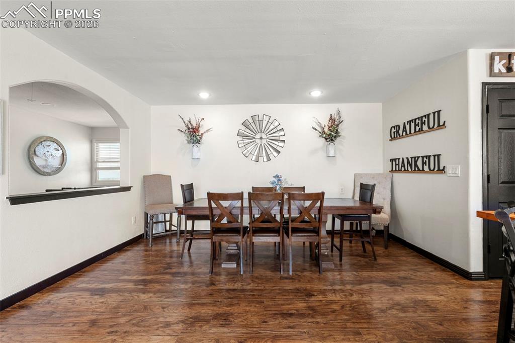 Image 7 of 35: Dining Area