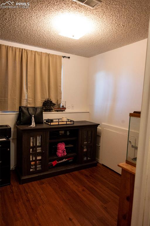 Image 20 of 24: Office