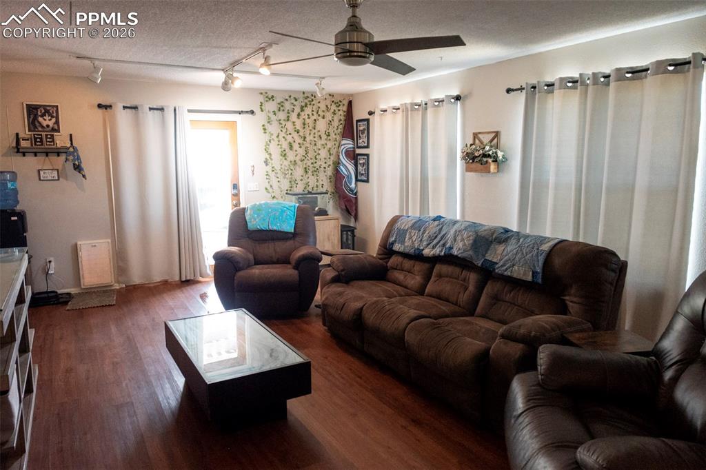 Image 21 of 24: Family Room