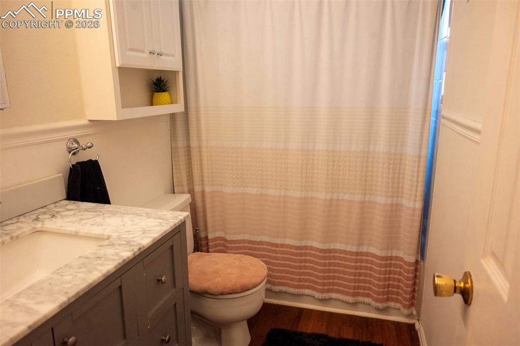 Image 9 of 24: Bathroom