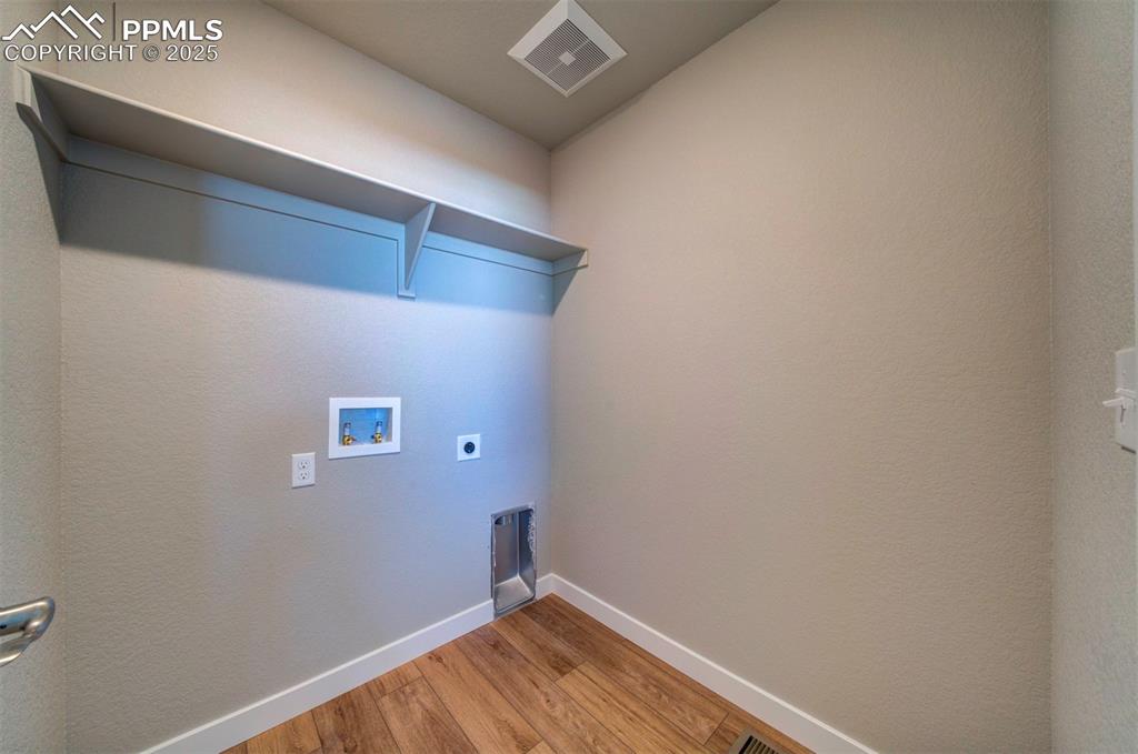 Image 29 of 48: Laundry