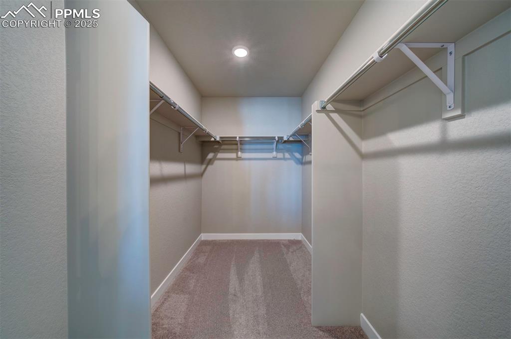 Image 40 of 48: Closet