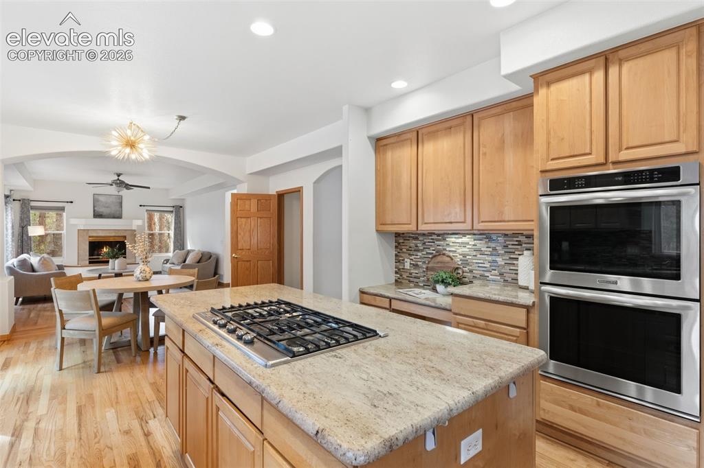 Image 12 of 50: Kitchen