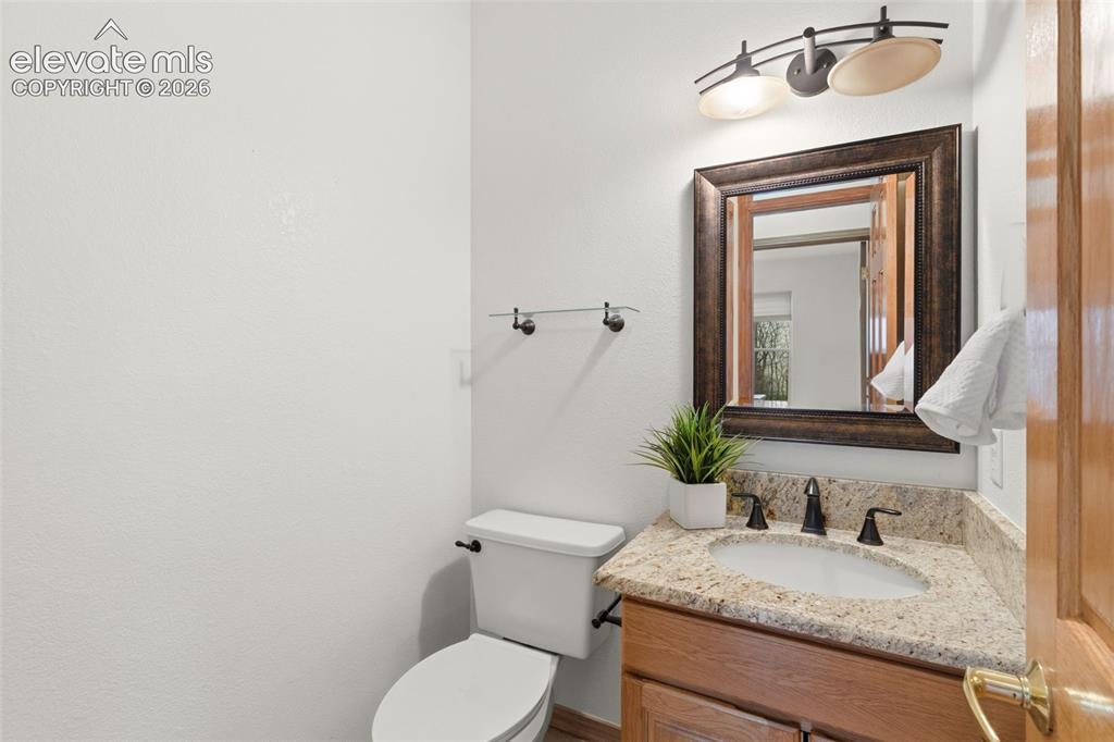 Image 18 of 50: Bathroom