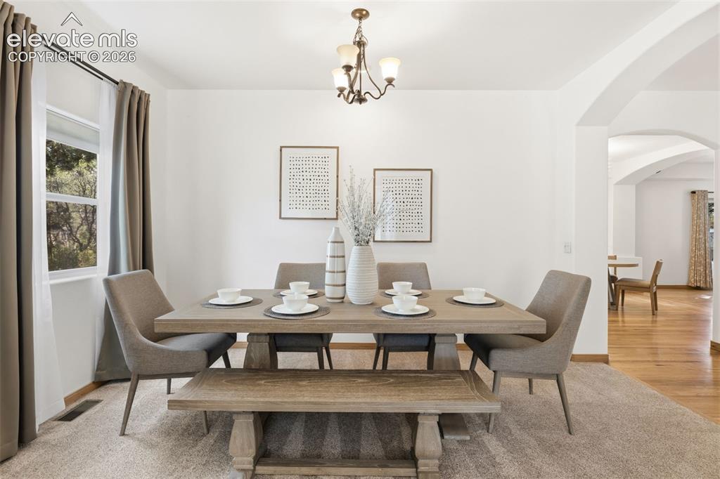 Image 9 of 50: Dining Area