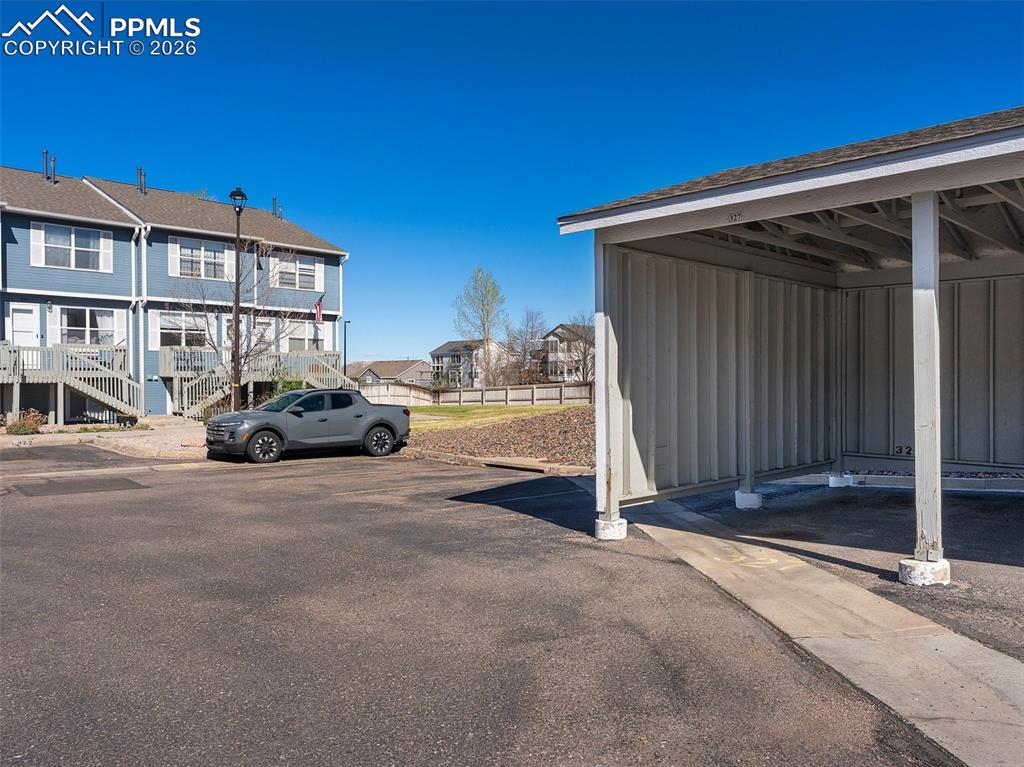 Image 5 of 8: Parking