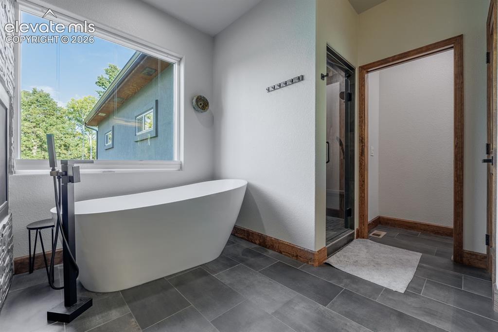 Image 11 of 41: Bathroom