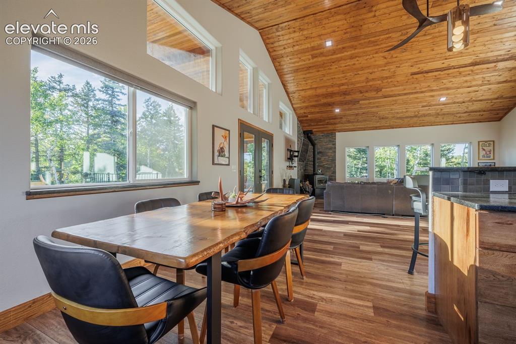 Image 16 of 41: Dining Area