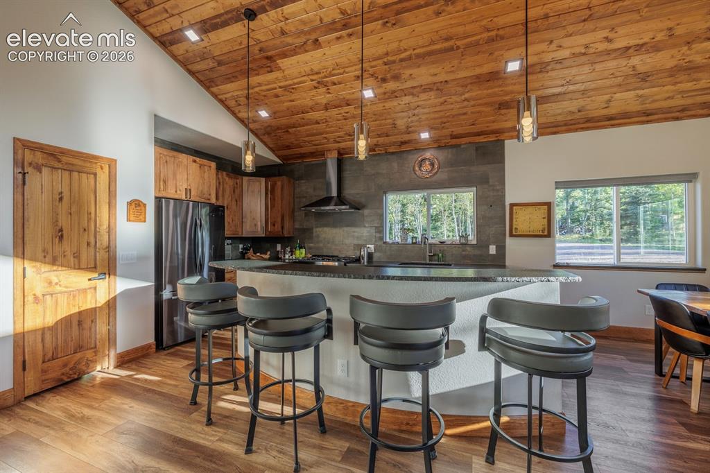 Image 17 of 41: Kitchen