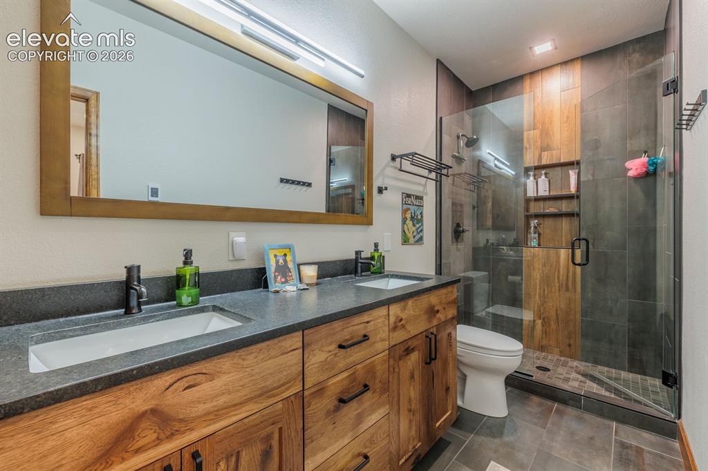 Image 26 of 41: Bathroom