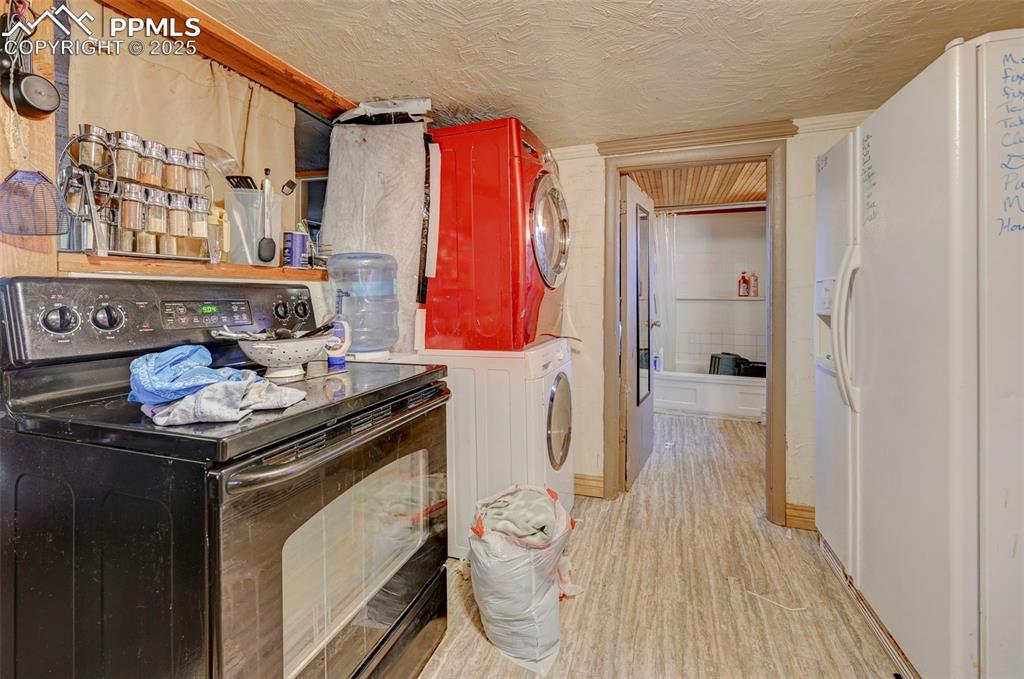 Image 10 of 25: Laundry