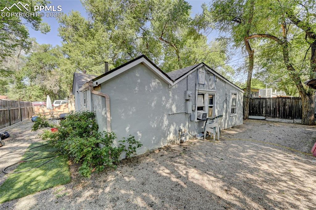 Image 16 of 25: Side of Structure