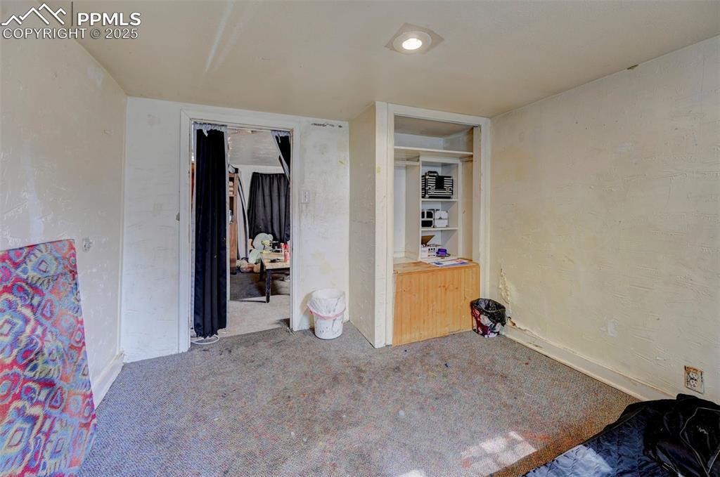 Image 5 of 25: Bedroom