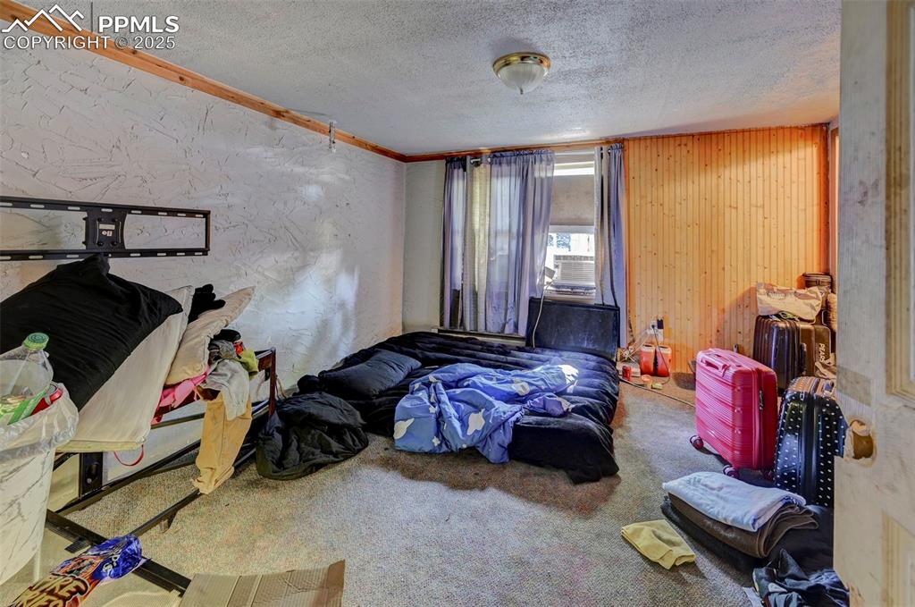 Image 7 of 25: Bedroom