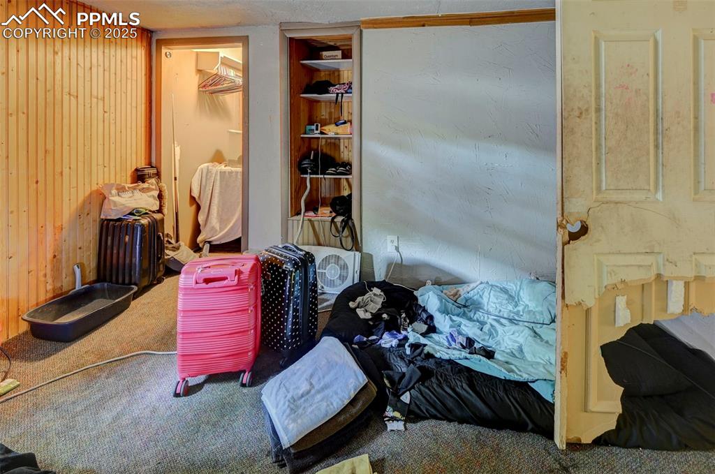 Image 8 of 25: Bedroom