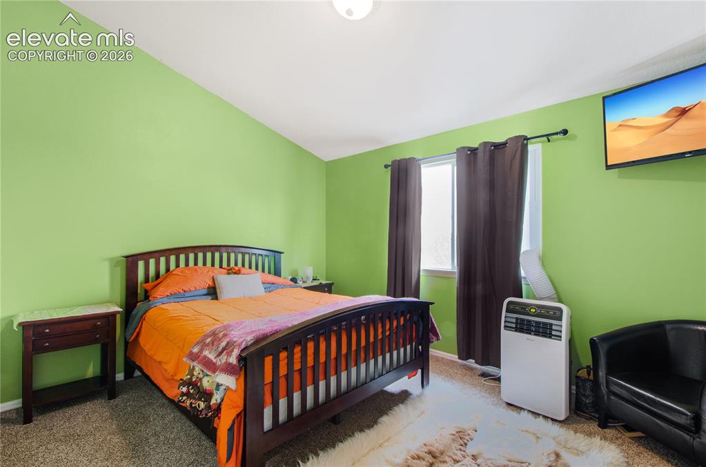 Image 11 of 23: Bedroom