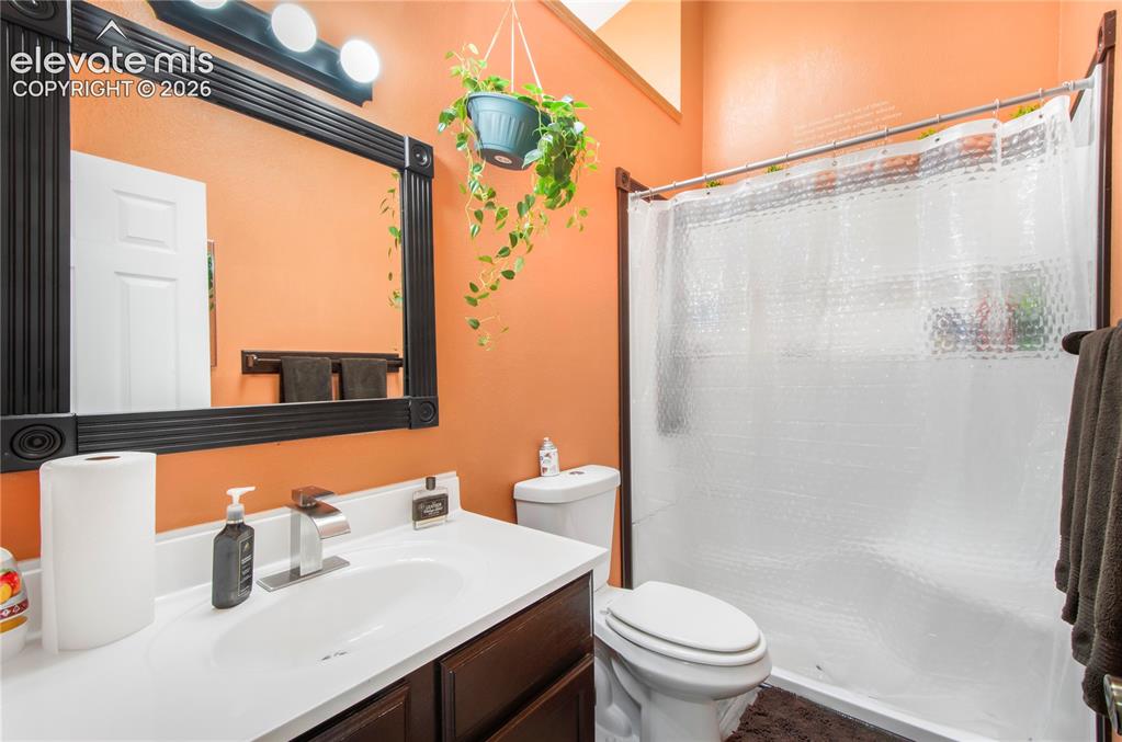 Image 14 of 23: Bathroom