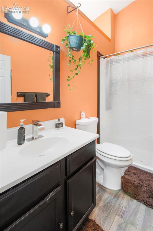 Image 15 of 23: Bathroom