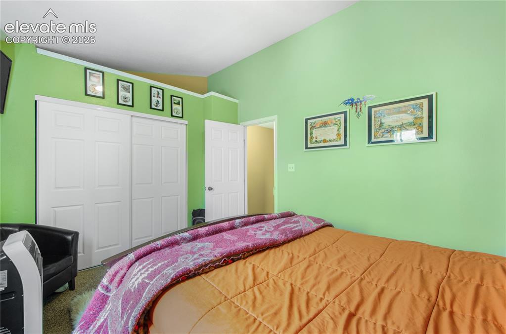 Image 16 of 23: Bedroom