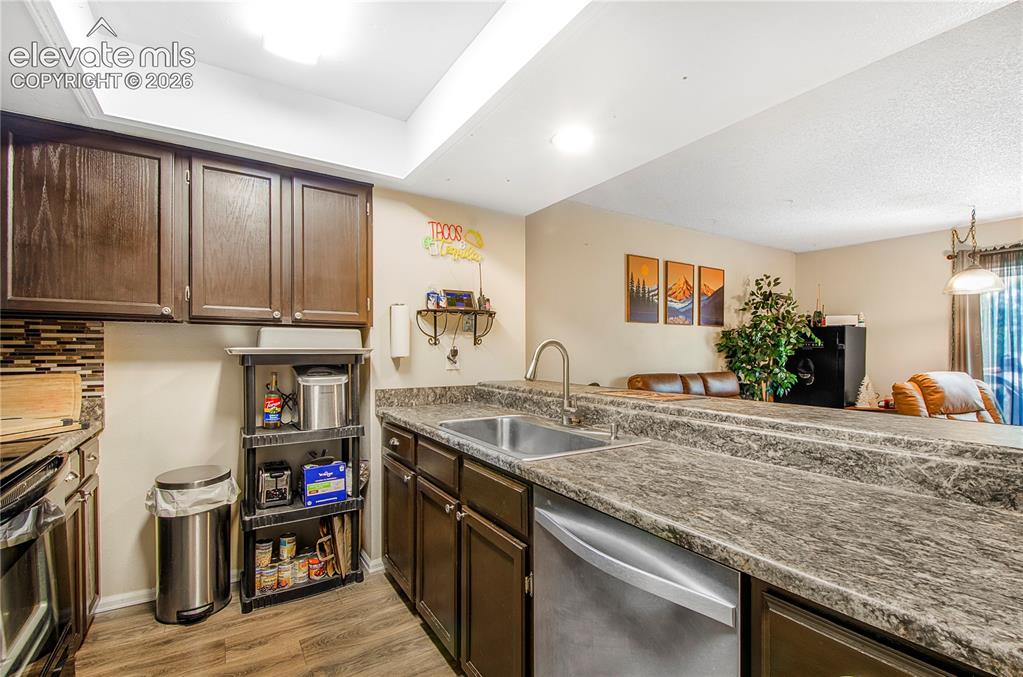 Image 7 of 23: Kitchen