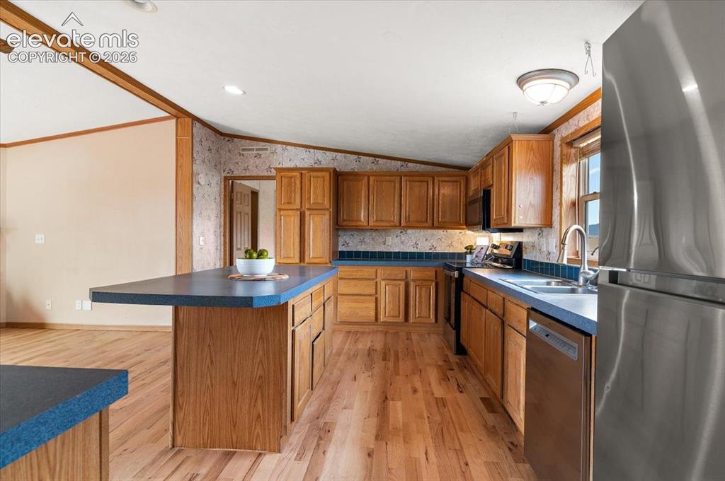 Image 3 of 23: Kitchen