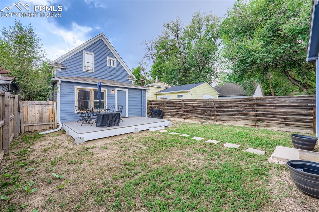 Image 18 of 20: Back of Structure