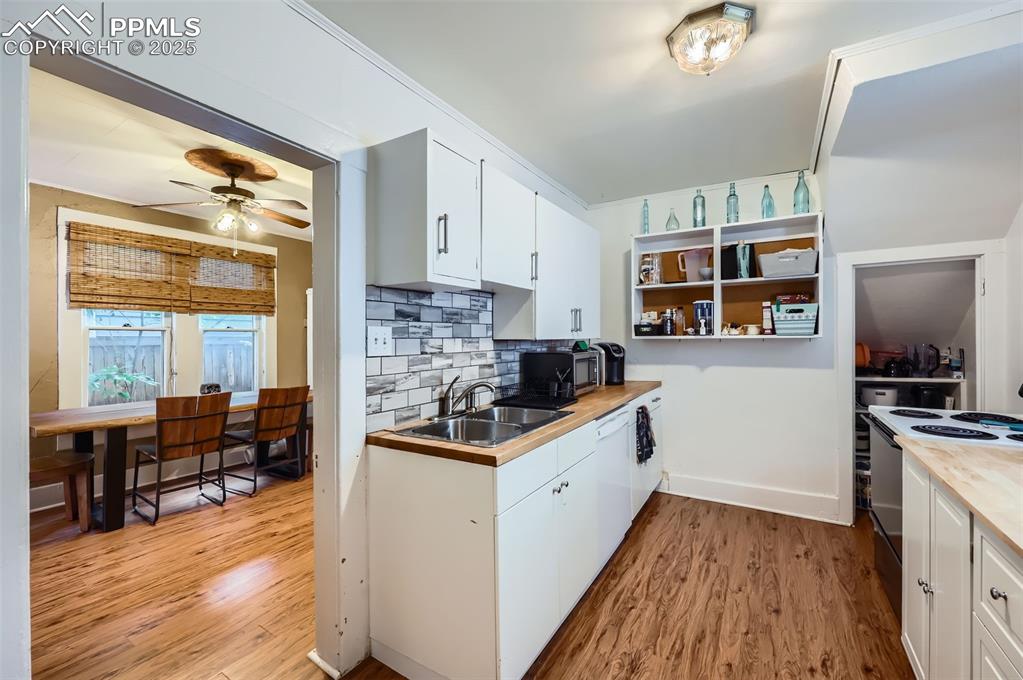 Image 8 of 20: Kitchen