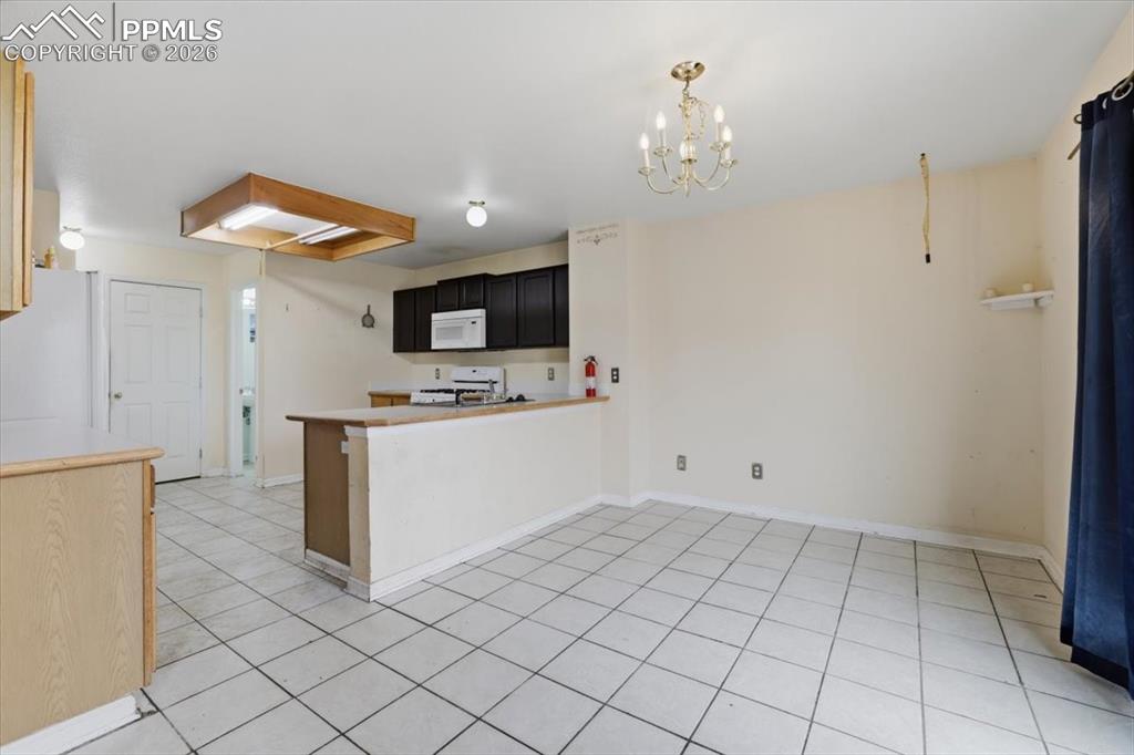 Image 15 of 38: Kitchen