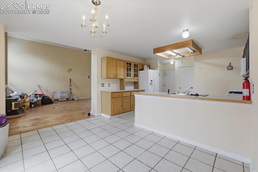 Image 16 of 38: Kitchen