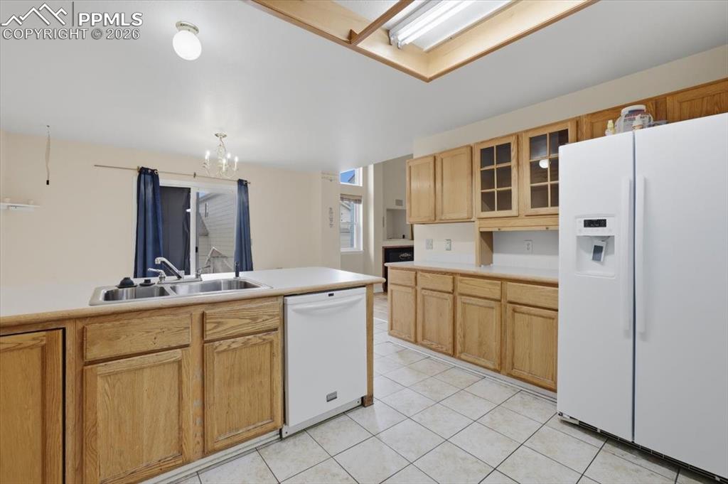 Image 17 of 38: Kitchen