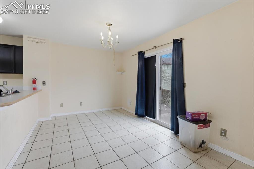 Image 18 of 38: Dining Area