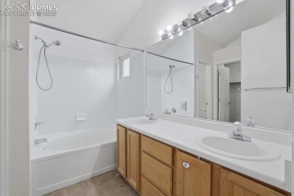 Image 28 of 38: Bathroom