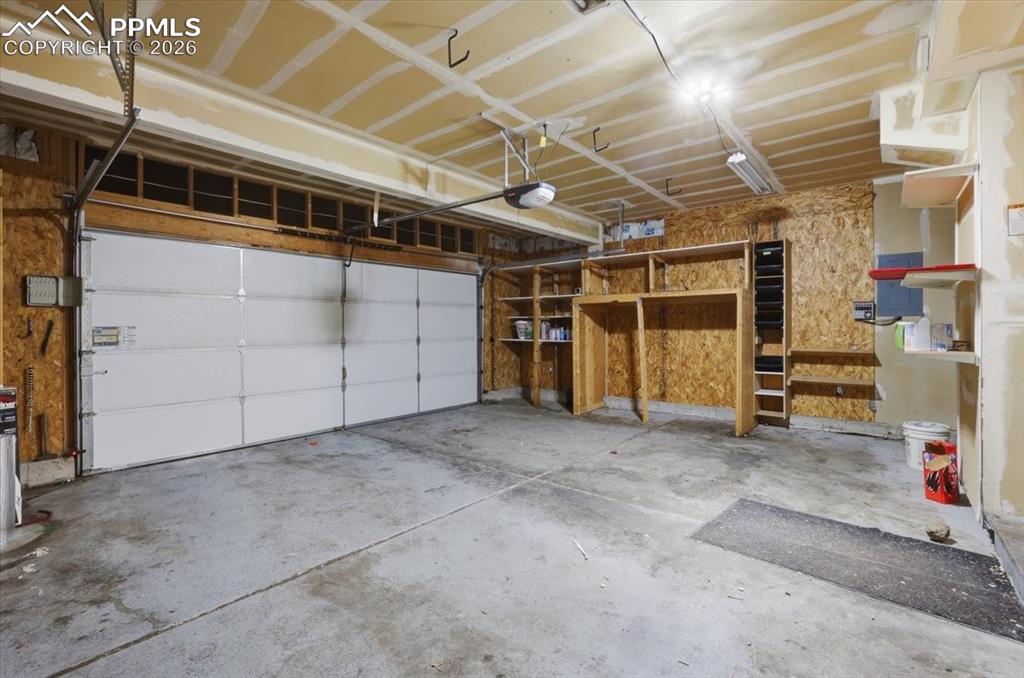 Image 32 of 38: Garage