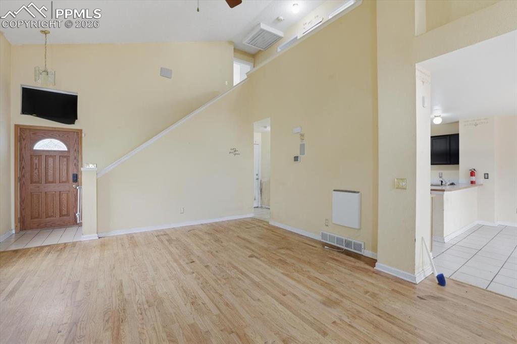 Image 9 of 38: Entry