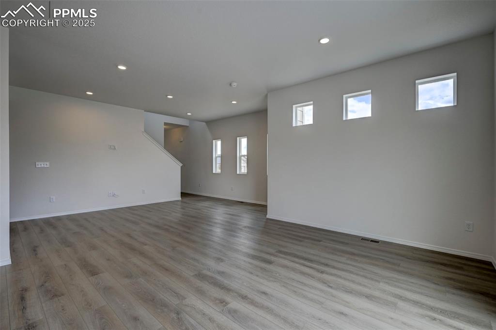 Image 6 of 19: Living Room