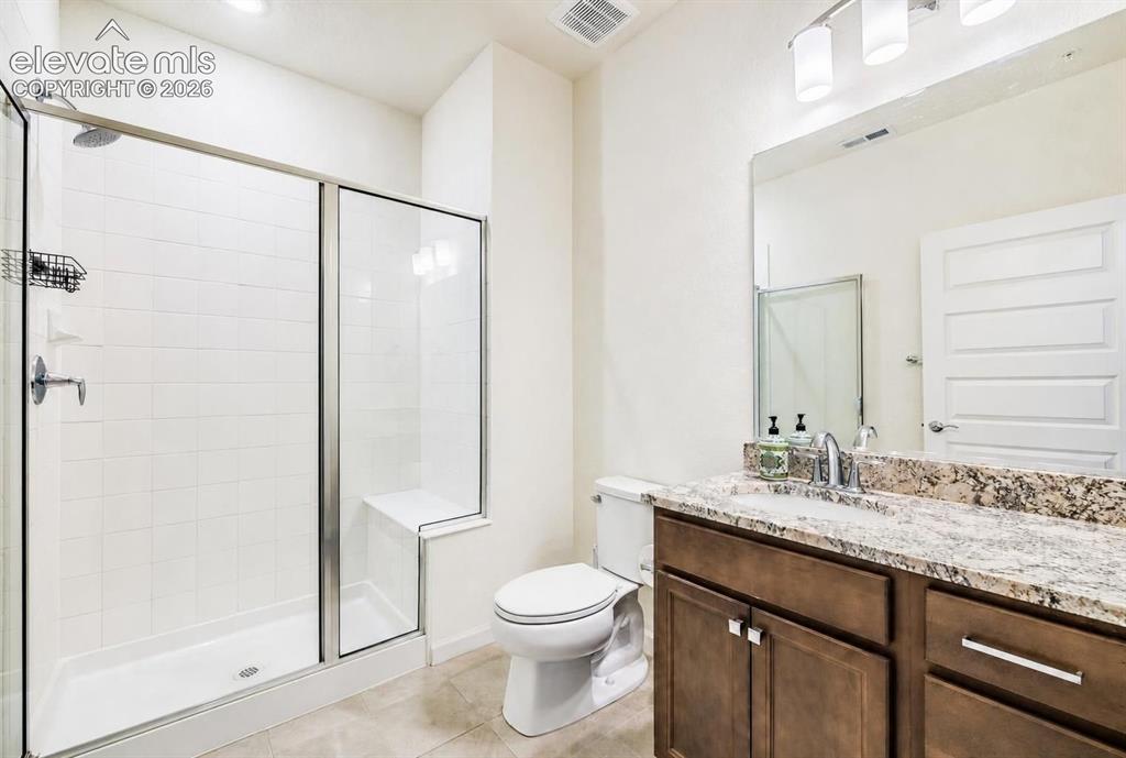 Image 19 of 39: Bathroom