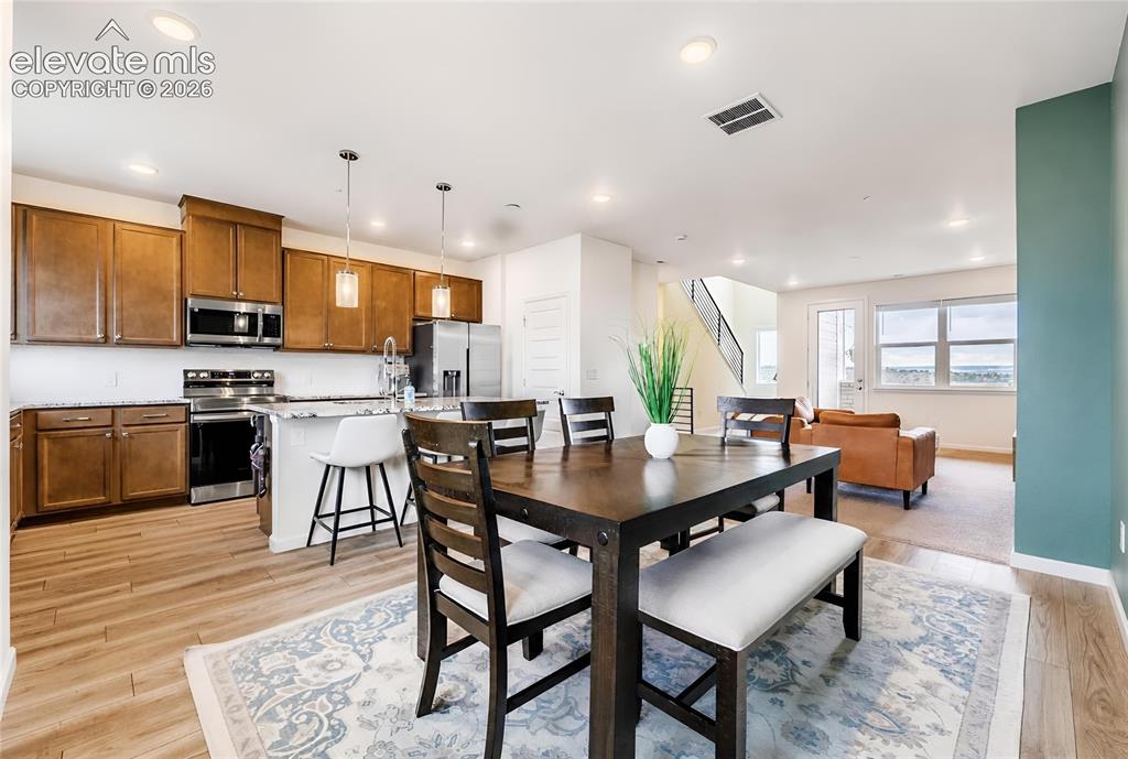 Image 7 of 39: Dining Area