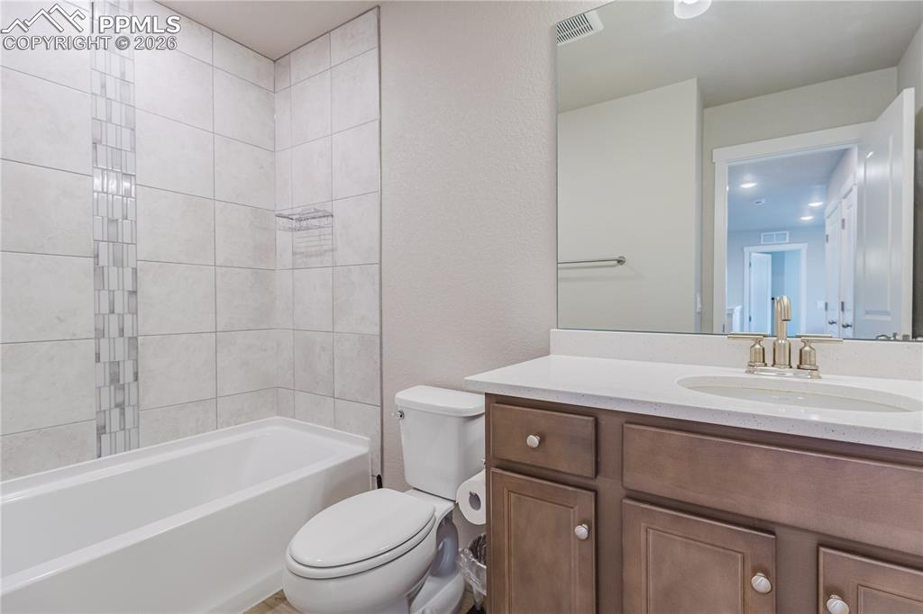 Image 20 of 43: Bathroom