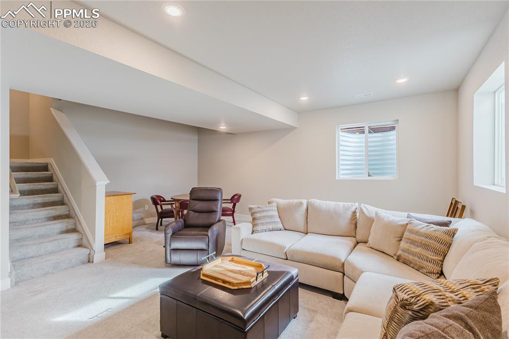 Image 31 of 43: Living Room