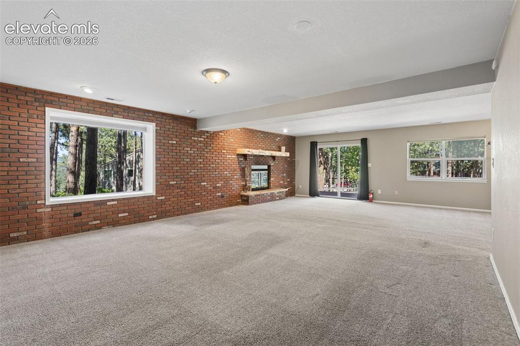 Image 17 of 36: Living Room