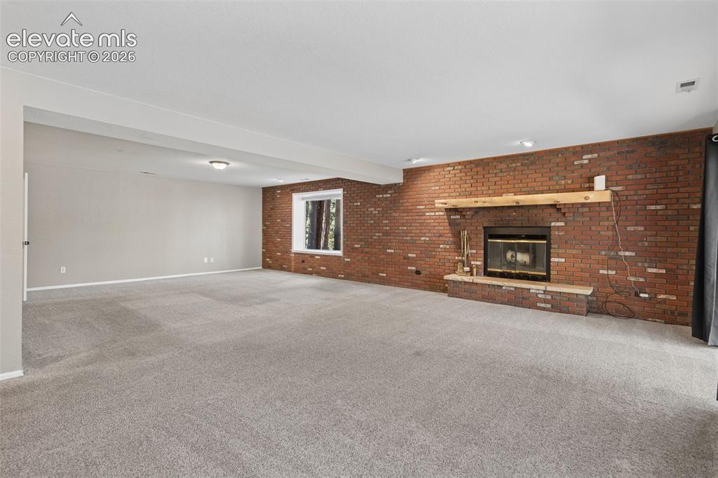 Image 18 of 36: Living Room