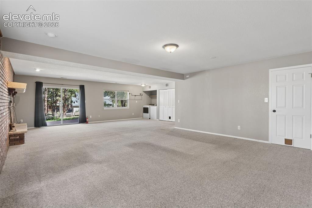Image 19 of 36: Living Room