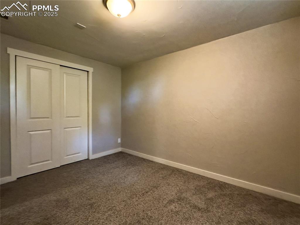 Image 19 of 24: Bedroom